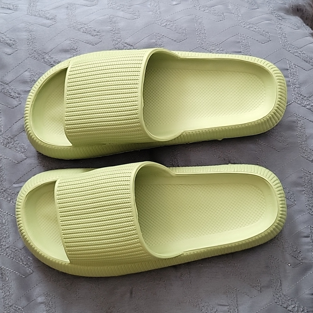 Cloud Cushion Slides, NWOT, 9, Olive Green